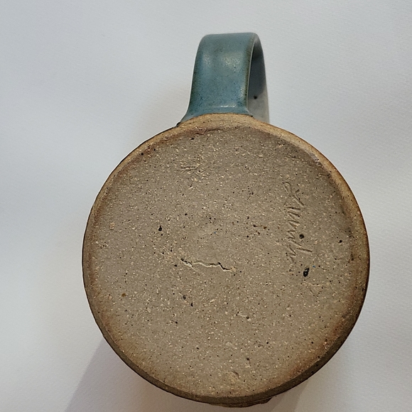 Two Toned Ceramic Coffee Mug With Raised Pig Design - Picture 8 of 11